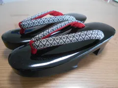 雪下草◆草履　ハイヒール底　黒エナメル　菱菊柄鼻緒　ウレタン　Ｌ23.0-25.0cm　新品