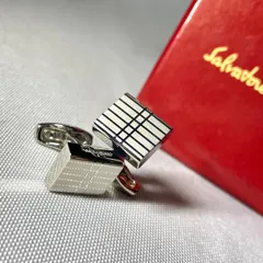 美品 Salvatore Ferragamo サルヴァトーレフェラガモ サイドブランドロゴ & グリッドライン カフス シルバー カフリンクス ボタン 箱有のサムネイル