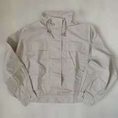 万能ナイロンショートジャケット　スタンドカラー　ボリュームスリーブ　アイボリー