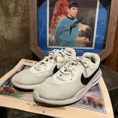 ナイキ ランニングシューズ 235