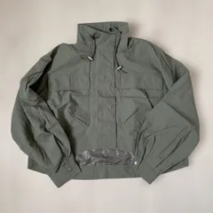 万能ナイロンショートジャケット　スタンドカラー　ボリュームスリーブ　カーキ