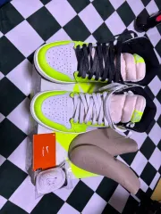 ナイキ ジョーダン1 レトロ ハイ OG ボルト