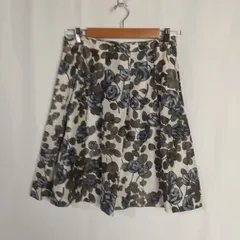 M1-02552【Women】CHISONOIO(キソノイオ) 膝丈 フレアスカート (38:S相当) / 茶色×白×青 花柄 全体的に糸引き有 裾、縫い糸有 右側、表・裏地を繋ぐ糸無し ベルト無し K