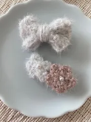 ホワイトリボン&小花　ヘアクリップ　ヘアピン