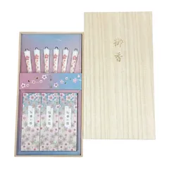 【贈答用　贈答先へ配送可能】カメヤマ 桜華の雅 線香3箱・絵ローソク6本 桐箱入 【包装・のし無料（名入れ可）】御供・お盆・お彼岸・法要・喪中見舞い