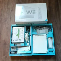 動作品　任天堂 Wii  フルセット  WiiFit付き　中古