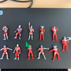 〇ウルトラマン 11体(セブン、タロー、シン、ゼアス他)、怪獣 11体(キングジョー、エレキング他)、セット販売