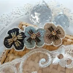 花モチーフのビーズ刺繍バレッタ カラフル×ゴールド 上品で大人可愛い髪飾り ハンドメイド  oh-02534