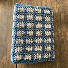 【匿名配送】ハンドメイド　編み物　ブックカバー　文庫本サイズ　かぎ編み　チェック