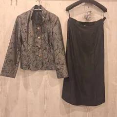 セレモニー スーツ フォーマル ジャケット スカート ミドル シニア ブラック グレー 花柄 ★スカート長めです★ 美品 華やか ドレス レセプション 結婚式 11AR11号 コサージュ付き 【11586】