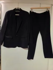 フロントのブラック スーツ セット (ジャケット + ズボン)
