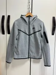 ナイキ テック フリース フーディー ジップアップ グレー