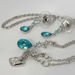 【現品限り】スワロフスキー ネックレス＆ピアス セット ティアードロップ しずく型 クリスタル（アクアマリンカラー）