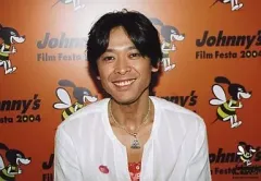 【中古】生写真(ジャニーズ) V6/坂本昌行/横型・バストアップ・衣装白赤・枠無し・背景オレンジ/Film Festa 2004