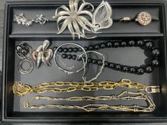 生前遺品整理 アクセサリーまとめ #1 - メルカリ