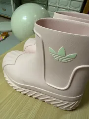 アディダス ピンク レインブーツ