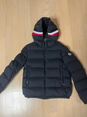 モンクレール キッズ 3本線フーディー ダウンジャケット ブラック 14y