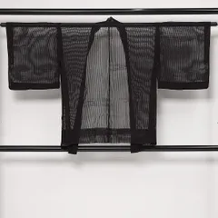 黒羽織 夏物 身丈76cm 裄丈63cm Sランク 正絹 Sサイズ インフォーマル 紐あり 無地 シック 落ち着き 黒系 1217-13723