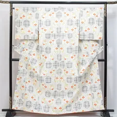 紬（十日町紬） 袷 身丈161cm 裄丈65cm 正絹 Cランク Lサイズ 広衿 カジュアル 亀甲 花柄 クリーム系 1216-14855