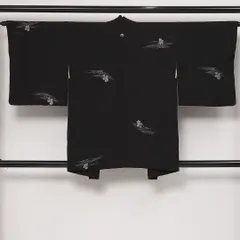 黒羽織 袷 身丈83cm 裄丈63cm Aランク 正絹 Sサイズ 一つ紋（五三桐） セミフォーマル 紐あり 漆糸 柏 シック 気品 黒系 1217-13822