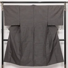 男着物（大島紬） 袷 紬 身丈138cm 裄丈68cm Sランク 正絹 棒衿 Sサイズ インフォーマル 亀甲絣 シック 落ち着き 茶系 1219-13953