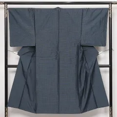 男着物（大島紬） 袷 紬 身丈142cm 裄丈68cm Sランク 正絹 棒衿 Mサイズ インフォーマル 経緯絣 亀甲絣 上品 落ち着き 紺系 1219-13956