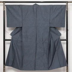 男着物（大島紬） 袷 紬 身丈147cm 裄丈68cm Sランク 正絹 棒衿 Lサイズ インフォーマル 経緯絣 亀甲絣 上品 落ち着き 紺系 1219-13958