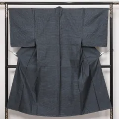 男着物（大島紬） 袷 紬 身丈147cm 裄丈68cm Sランク 正絹 棒衿 Lサイズ インフォーマル 経緯絣 亀甲絣 上品 落ち着き 紺系 1219-13959