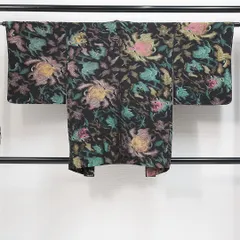 新古品 羽織（お召） 袷 身丈83cm 裄丈63cm 正絹 Nランク Sサイズ 一つ紋（蔦） セミフォーマル 花柄 漆糸 しつけ糸 黒系 多色系 1217-14848