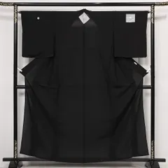 未使用品 黒紋付 五つ紋 丸に向かい蝶 身丈158.5cm 裄丈65.5cm Nランク 正絹 夏物 バチ衿 M しつけ糸 フォーマル 黒系 1299-F0555