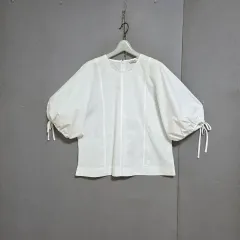 ボリューム感のある袖がとてもかわいいブラウス FF n2813