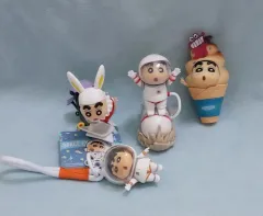 クレヨンしんちゃんフィギュア 3種 宇宙服フィギュアキーホルダー 1種