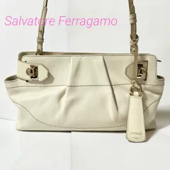 美品 Salvatore Ferragamo フェラガモ ガンチーニ　レザー ショルダー バッグ　アイボリー　ゴールド金具 B0518120a