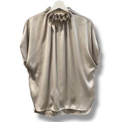 美品✨ シップス ネックギャザーソリッドブラウス サテン 洗える 半袖 