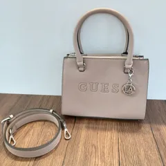 美品 GUESS ゲス ショルダーバッグ　ロゴチャーム付きハンドバッグ