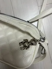 白 キルティング ショルダーバッグ + クマ キーホルダー