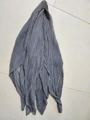 プリーツプリーズ スカーフ グレー
