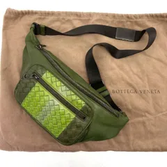 【両手を空けて、格を持つ】　BOTTEGA VENETA　ボディバッグ ウエストバッグ イントレチャート オールレザー 斜めがけ　グリーン