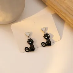 ブラック 猫モチーフ 黒猫ブ ラックキャット シルバーハート 両耳用 ピアス レディース 韓国アクセ プチプラ かわいい ポップ 個性派 猫好き 猫アクセ 揺れるピアス
