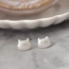 キラキラ ホワイト ネコ ピアス 白 シンプル おしゃれ かわいい 猫 ねこ【675】