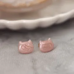キラキラ ベージュピンク ネコ ピアス シンプル おしゃれ かわいい 猫 ねこ【676】