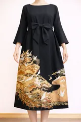 着物リメイク ワンピース黒留袖 正絹 駒刺繍 鶴 金彩