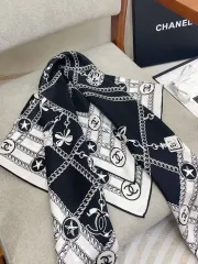 (シャネル新品) ブラック&ホワイト チェーン シルク スカーフ 90x90サイズ