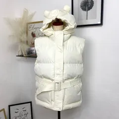 新品 未使用 くま耳 フード付き 中綿 ダウンベスト ホワイト レディース ベルト付き ハイネック パデッドベスト フリーサイズ 防寒 保温 軽量 小顔効果 　体型カバー  フリーサイズ　レイヤード 　冬 春 アウター 可愛い 上品 きれいめ カジュアル 人気