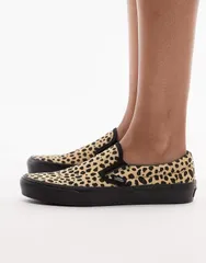 バンズ レディース シューズ スニーカー プリント Vans classic slip on sneakers in leopard print BROWN ブラウン