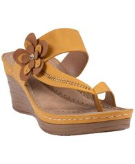 ジーシーシューズ レディース サンダル フラワー柄 フラワー GC Shoes Womens Taryn Floral Wedge Sandals Yellow イエロー