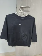 ナイキ ブラック クロップド 半袖 Tシャツ