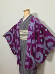 【中古】Sサイズ 羽織 正絹 紫地に唐草模様 アンティーク