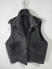 ブラックデニムベスト（装飾ポケット）