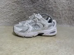 245 ニューバランス 530 白 シルバー スニーカー 中古 靴